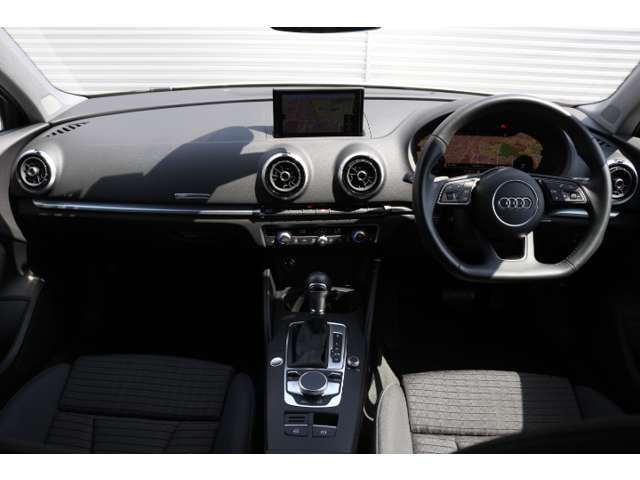 A3セダン30 TFSI スポーツ