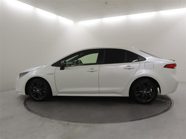 カローラ1.8 ハイブリッド W×B