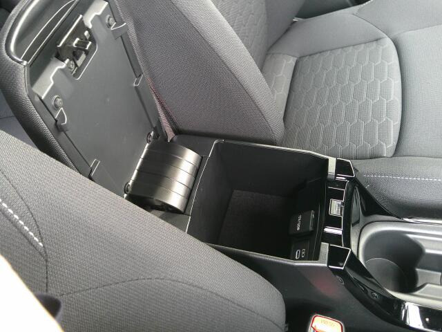 �Z���^�[�R���\�[���{�b�N�X���ɂ́A�X�}�z�[�d�\�P�b�g��������Ă��܂�!