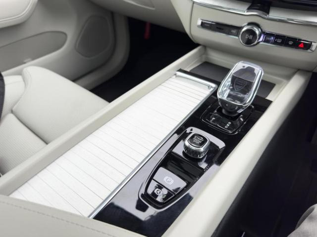 XC60ウルトラ T6 AWD プラグイン ハイブリッド 4WD