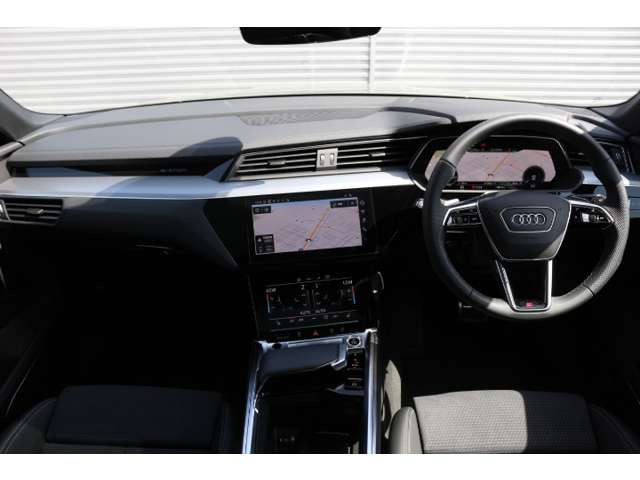 Q8 e-tron55 クワトロ Sライン 4WD