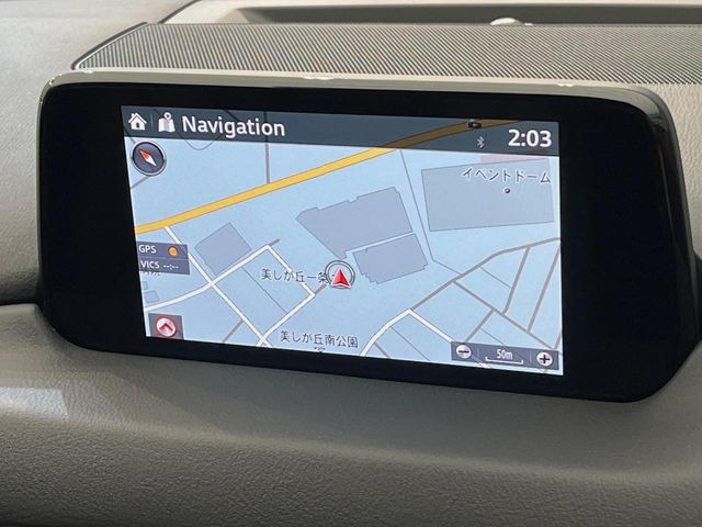 �y8�C���`�}�c�_�R�l�N�g�z�ԓ��̕��͋C�Ƀ}�b�`������^�̃f�B�X�v���C�B�X�}�z�ڑ��ł̃i�r�g�p��Bluetooth�Đ����A�l�X�ȋ@�\���y���߂܂��B�����I�ȃ_�C�������삪�\�ŁA�g��������ǍD�ł��B