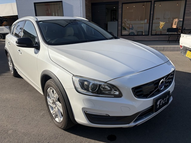 V60クロスカントリーD4 SE ディーゼル