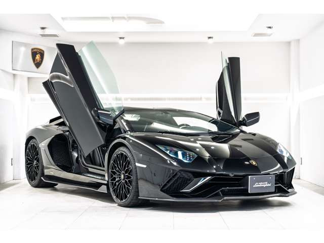 アヴェンタドールロードスターLP780-4 ウルティメ 4WD