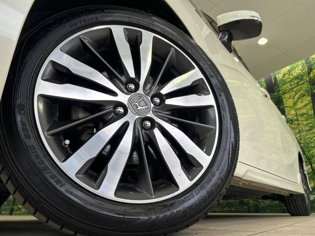 �y����16�C���`�A���~�z�C�[���z�O�ςɃ}�b�`���������A���~�z�C�[���𑕒����Ă���܂��B�e��ЊO�A���~�z�C�[����A�X�^�b�h���X�^�C�����戵�����Ă���܂��B���񂲑��k����������