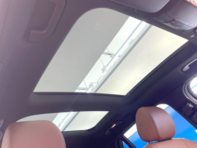 ���p�m���~�b�N�X���C�f�B���O���[�t::�唗�͂̃p�m���}���[�t�́A�㕔���Ȃɂ܂ő����Ă���A�J���I�ȋ�Ԃ����y���݂��������܂��B