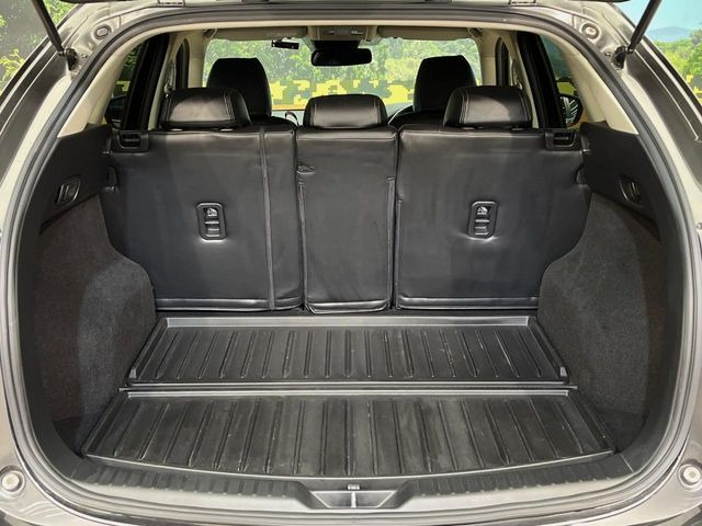 ���i�̂���������ʋ΁A���}���ɏ\���ȉ׎��X�y�[�X���m�ۂ��Ă���܂��B�Z�J���h�V�[�g��|���ƁA�傫�ȉו��̐ύڂ��\�ł���