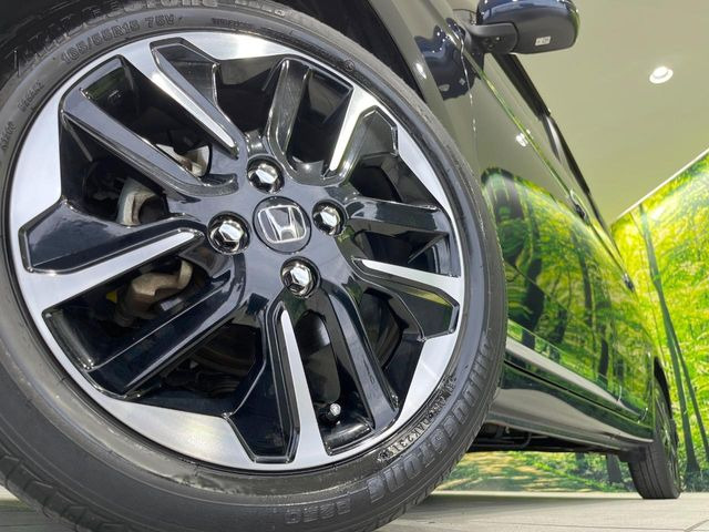 �y����15�C���`�A���~�z�C�[���z�O�ςɃ}�b�`���������A���~�z�C�[���𑕒����Ă���܂��B�e��ЊO�A���~�z�C�[����A�X�^�b�h���X�^�C�����戵�����Ă���܂��B���񂲑��k����������