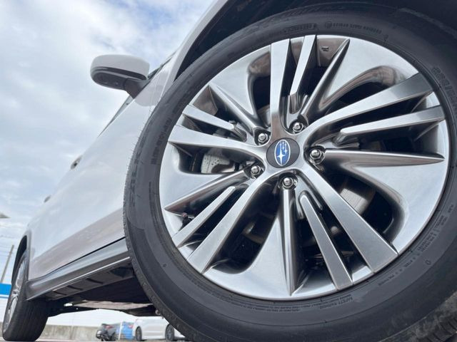 �y����18�C���`�A���~�z�C�[���z�O�ςɃ}�b�`���������A���~�z�C�[���𑕒����Ă���܂��B�e��ЊO�A���~�z�C�[����A�X�^�b�h���X�^�C�����戵�����Ă���܂��B���񂲑��k����������