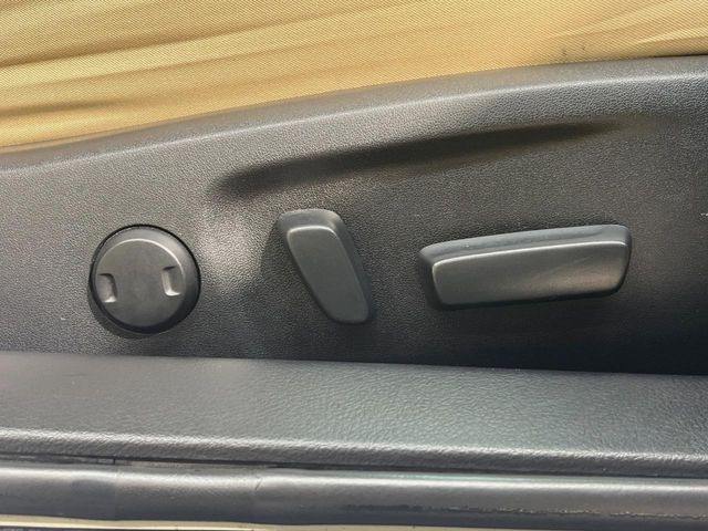 【パワーシート】スイッチ一つで簡単にシートの微調整が可能!電動だから力もいりません!快適なシートポジションにセットして、快適なドライブをお楽しみください。