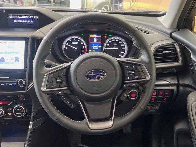 �y�����v�����X�e�A�����O�z�㎿�Ȋv���g�p���邱�ƂŁA��ɂ����������݂ƂĂ��^�]���₷���n���h���ł���