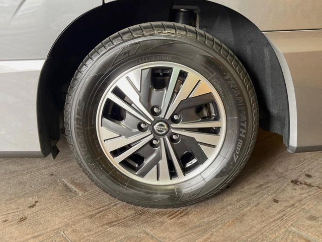 �y����15�C���`�A���~�z�C�[���z�O�ςɃ}�b�`���������A���~�z�C�[���𑕒����Ă���܂��B�e��ЊO�A���~�z�C�[����A�X�^�b�h���X�^�C�����戵�����Ă���܂��B���񂲑��k����������