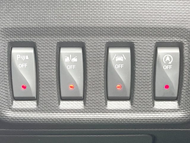 �����[���L�[�s���O�A�V�X�g:���s�Ԑ��̈�E�������Ă����@�\�B���s���ɁA�N���}���Ԑ�����O��Ă��邱�Ƃ��J���������m����ƁA�X�e�A�����O����U�������ăh���C�o�[�Ɍx�����܂��B