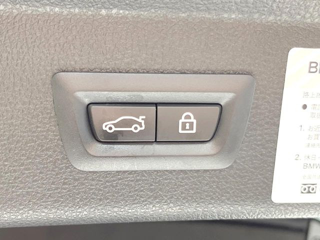 ●電動リアゲート:ワンタッチでリアゲートの開閉ができ、荷物などで両手が塞がっている状態でも簡単に開閉ができる便利機能です。