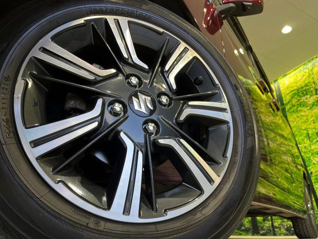 �y����15�C���`�A���~�z�C�[���z�O�ςɃ}�b�`���������A���~�z�C�[���𑕒����Ă���܂��B�e��ЊO�A���~�z�C�[����A�X�^�b�h���X�^�C�����戵�����Ă���܂��B���񂲑��k����������