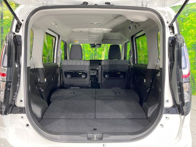 普段のお買い物や通勤、送迎等に十分な荷室スペースを確保しております。セカンドシートを倒すと、大きな荷物の積載も可能です♪