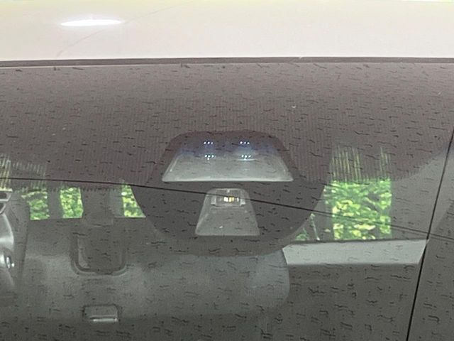 �y�z���_�Z���V���O�z���s���ɑO���̎ԗ�����F�����A�Փ˂������Ȏ��͌x��ƃu���[�L�ŏՓˉ���Ɣ�Q�y�����A�V�X�g�B�����S�Ƀh���C�u�����y���݂��������܂��B