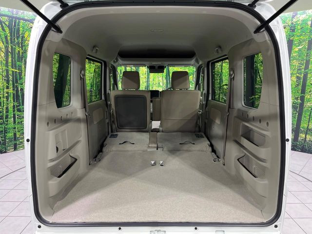 ���i�̂���������ʋ΁A���}���ɏ\���ȉ׎��X�y�[�X���m�ۂ��Ă���܂��B�Z�J���h�V�[�g��|���ƁA�傫�ȉו��̐ύڂ��\�ł���