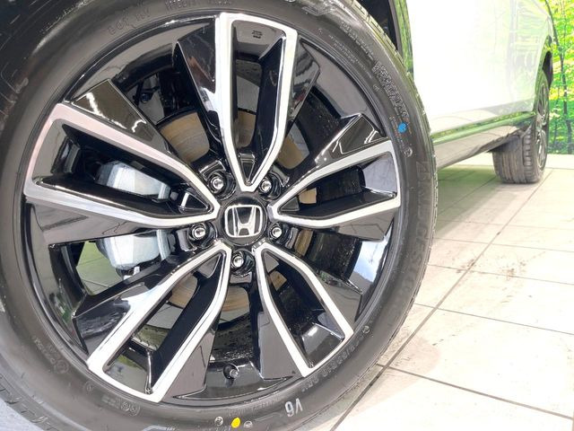 �y����18�C���`�A���~�z�C�[���z�O�ςɃ}�b�`���������A���~�z�C�[���𑕒����Ă���܂��B�e��ЊO�A���~�z�C�[����A�X�^�b�h���X�^�C�����戵�����Ă���܂��B���񂲑��k����������