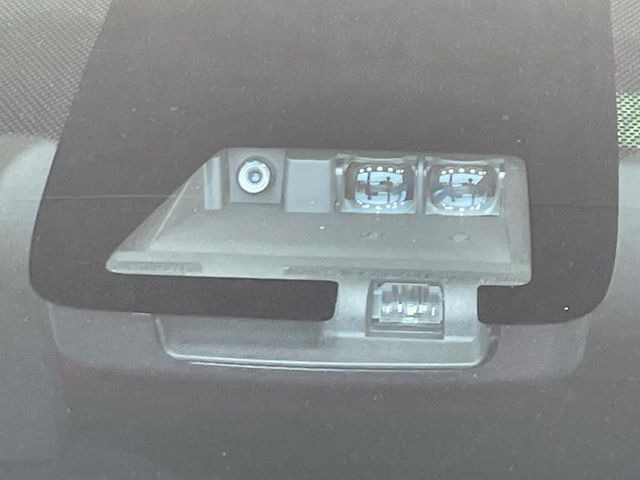 �y�g���^�Z�[�t�e�B�Z���X�z���s���ɑO���̎ԗ�����F�����A�Փ˂������Ȏ��͌x��ƃu���[�L�ŏՓˉ���Ɣ�Q�y�����A�V�X�g�B�����S�Ƀh���C�u�����y���݂��������܂��B