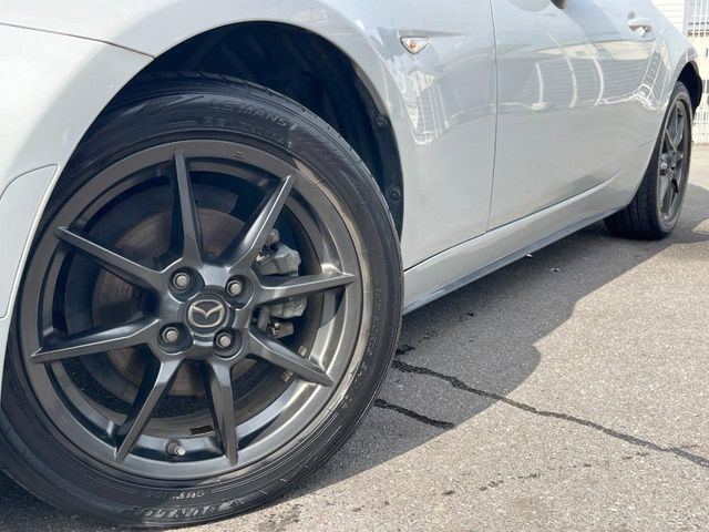 �y����16�C���`�A���~�z�C�[���z�O�ςɃ}�b�`���������A���~�z�C�[���𑕒����Ă���܂��B�e��ЊO�A���~�z�C�[����A�X�^�b�h���X�^�C�����戵�����Ă���܂��B���񂲑��k����������