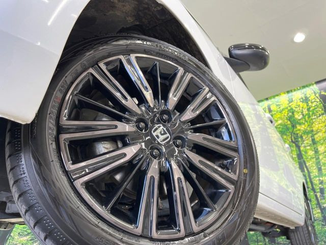 �y����16�C���`�A���~�z�C�[���z�O�ςɃ}�b�`���������A���~�z�C�[���𑕒����Ă���܂��B�e��ЊO�A���~�z�C�[����A�X�^�b�h���X�^�C�����戵�����Ă���܂��B���񂲑��k����������