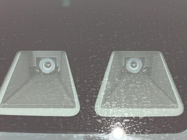 �y�X�}�[�g�A�V�X�g�z���s���ɑO���̎ԗ�����F�����A�Փ˂������Ȏ��͌x��ƃu���[�L�ŏՓˉ���Ɣ�Q�y�����A�V�X�g�B�����S�Ƀh���C�u�����y���݂��������܂��B