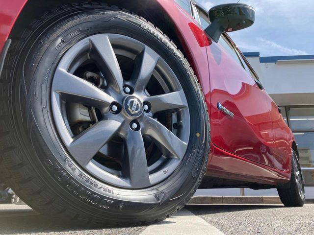 �y����15�C���`�A���~�z�C�[���z�O�ςɃ}�b�`���������A���~�z�C�[���𑕒����Ă���܂��B�e��ЊO�A���~�z�C�[����A�X�^�b�h���X�^�C�����戵�����Ă���܂��B���񂲑��k����������