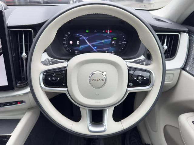 XC60ウルトラ T6 AWD プラグイン ハイブリッド 4WD