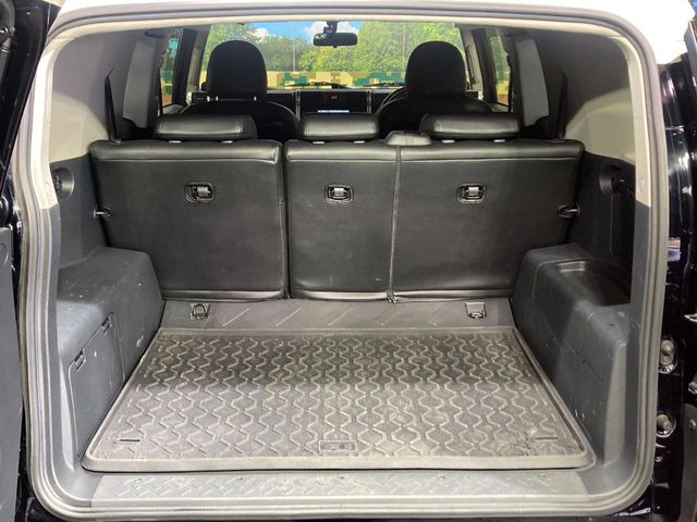 ���i�̂���������ʋ΁A���}���ɏ\���ȉ׎��X�y�[�X���m�ۂ��Ă���܂��B�Z�J���h�V�[�g��|���ƁA�傫�ȉו��̐ύڂ��\�ł���