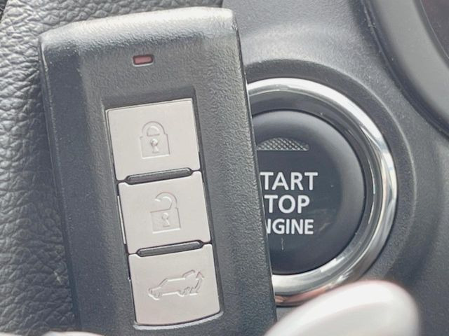 �y�I�y���[�V�����L�[�z�J�o����|�P�b�g�ɓ��ꂽ�܂܂ł��h�A�̎{���E�������\�ȃX�}�[�g�L�[�𑕔��B�G���W���̃I���E�I�t�����J�M�����o���K�v����������Ƃ��Ă��֗��ł���