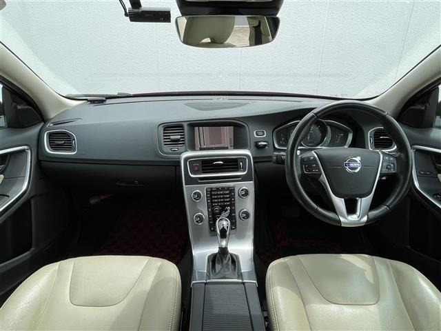 V60クロスカントリーD4 SE ディーゼル