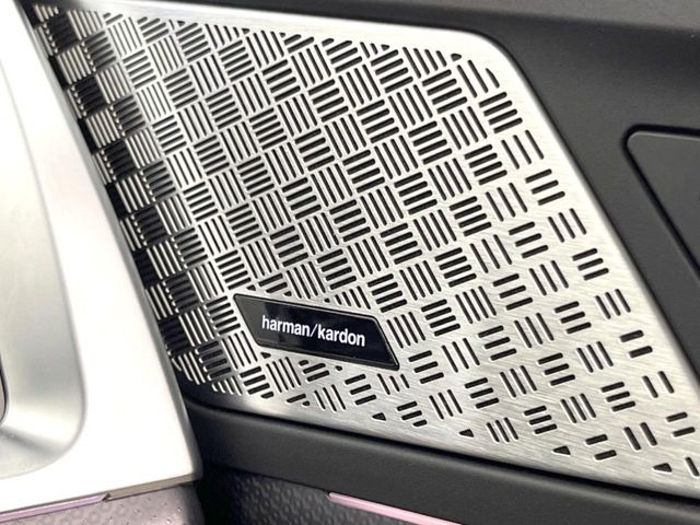 ��harman/kardon�T�E���h�V�X�e��:�I�[�f�B�I��僁�[�J�[����|����v���~�A���X�s�[�J�[�𑕔��B�����̃X�s�[�J�[����A���̗������܂ŕ����鍂�i���ȉ��y�����y���݂��������܂��B
