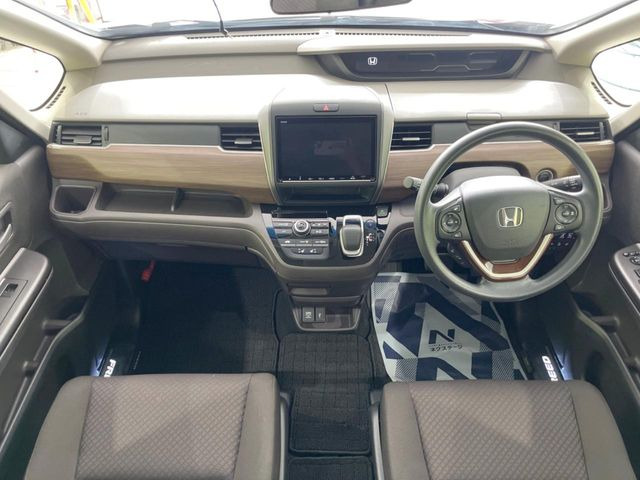 フリードハイブリッド