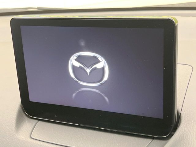 �y�}�c�_�R�l�N�g�z�ԓ��̕��͋C�Ƀ}�b�`������̌^�^�C�v�̃f�B�X�v���C�B�e����q�ݒ��Bluetooth�Đ����A�l�X�ȋ@�\���y���߂܂��B��pSD�J�[�h�̂��w���ŁA�i�r�@�\���g�p�o���܂��B