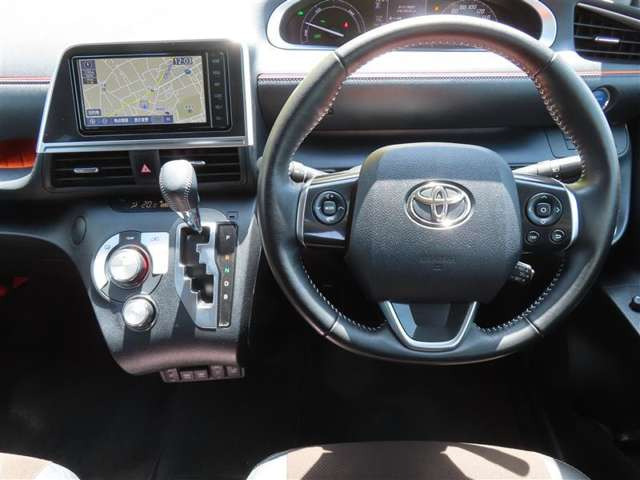 シエンタハイブリッド 1.5 G クエロ