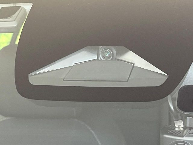 �y�z���_�Z���V���O�z���s���ɑO���̎ԗ�����F�����A�Փ˂������Ȏ��͌x��ƃu���[�L�ŏՓˉ���Ɣ�Q�y�����A�V�X�g�B�����S�Ƀh���C�u�����y���݂��������܂��B