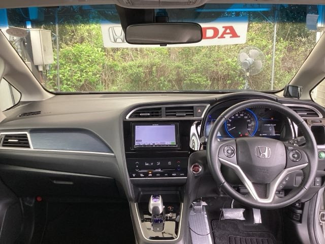 シャトル1.5 ハイブリッド X