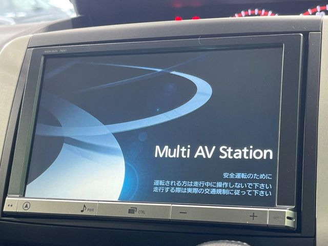 �y����8�^�i�r�z�C���e���A�ɗn�����ރX�^�C���b�V���ȁu��p�݌v�v���[�J�[�i�r�𑕔��􎋔F���⑀�쐫�ȂǊ�{���\�ɂ��D��A���㎿�ȃJ�[���C�t�����y���݂��������܂��B