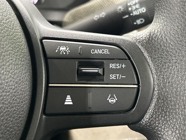 【アダプティブクルーズコントロール】高速道路での長距離走行が楽に!!自動で速度を保つクルーズコントロールが、衝突軽減システムと連携し、前方の車両を感知して車間を保つように速度調節してくれます!!