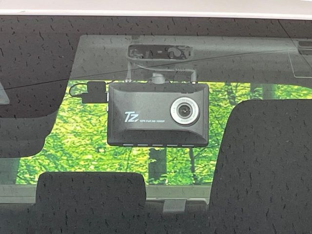 【ドライブレコーダー】ドライブレコーダー装備!走行中はもちろん、あおり運転や事故に遭遇した際、映像で記録し、万一のリスクに備えます。※記録用SDカードはお客様ご自身でご準備いただく必要があります。