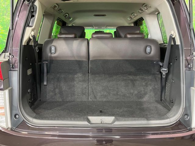 ���i�̂���������ʋ΁A���}���ɏ\���ȉ׎��X�y�[�X���m�ۂ��Ă���܂��B�Z�J���h�V�[�g��|���ƁA�傫�ȉו��̐ύڂ��\�ł���