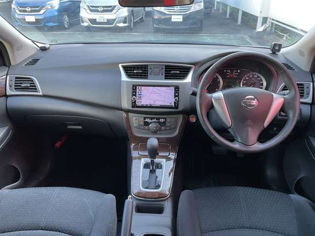 シルフィ1.8 X 助手席回転シート