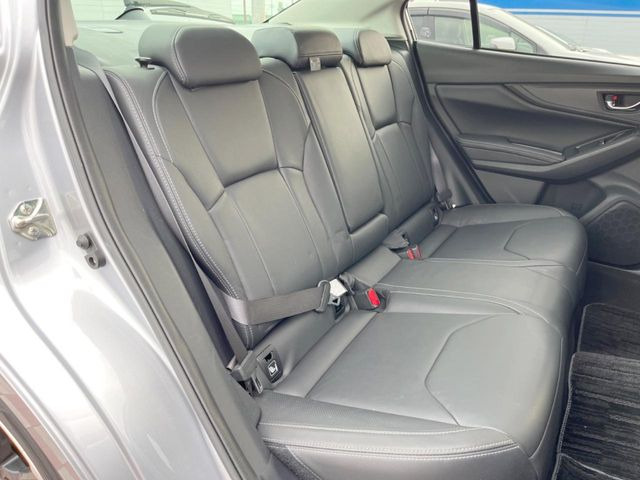 後部座席も気になるようなキズ・汚れやへたり等、大きなダメージはなく、良好な状態です。