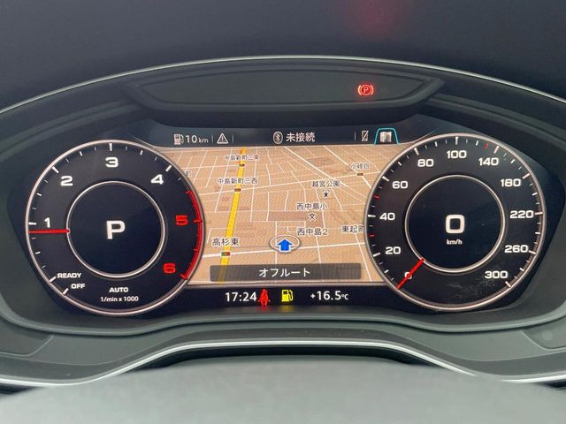 ���o�[�`�����R�b�N�s�b�g:�S�̂��t���p�l���ƂȂ��Ă����i�I�ȃ��[�^�[�p�l���B�ʏ�̃X�s�[�h���[�^�[�Ƃ��Ă̋@�\�͂������A�i�r�E�I�[�f�B�I�@�\�̊m�F�E������ł��A�^�]�ɏW�����₷���Ȃ��Ă���܂��B