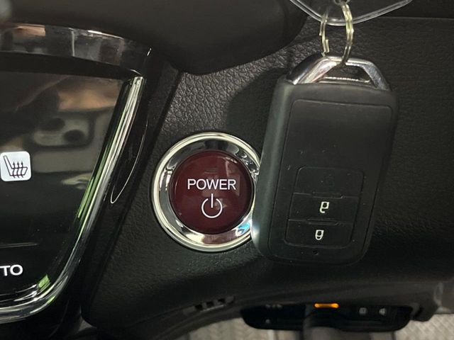 �yHonda�X�}�[�g�L�[�z�J�o����|�P�b�g�ɓ��ꂽ�܂܂ł��h�A�̎{���E�������\�ȃX�}�[�g�L�[�𑕔��B�G���W���̃I���E�I�t�����J�M�����o���K�v����������Ƃ��Ă��֗��ł���