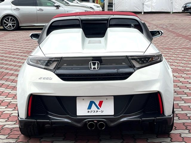 安心の最長10年・走行無制限保証(有償)をご用意。保証内容も充実はもちろん、無料点検&オイル交換や、年中無休の全国・24時間ロードサービスも付帯されておりますのでご安心下さい。