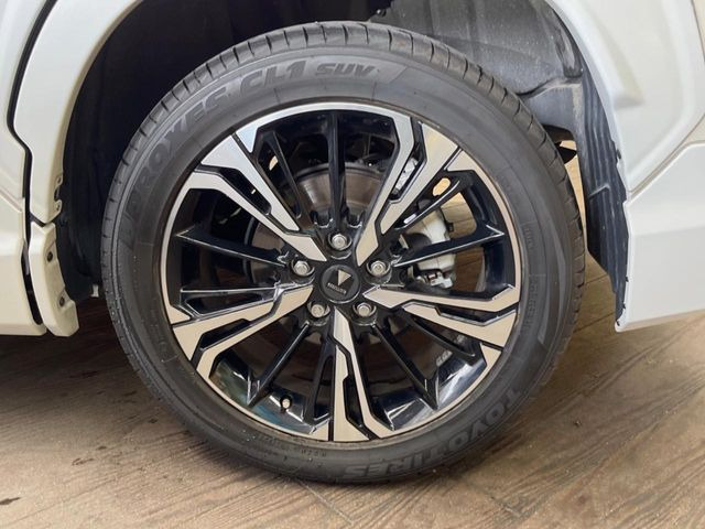 �y���f���X�^18�C���`�A���~�z�C�[���z�O�ςɃ}�b�`�����A���~�z�C�[���𑕒����Ă���܂��B�e��A���~�z�C�[����A�X�^�b�h���X�^�C�����戵�����Ă���܂��B���񂲑��k����������
