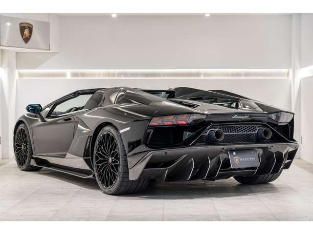 アヴェンタドールロードスターLP780-4 ウルティメ 4WD