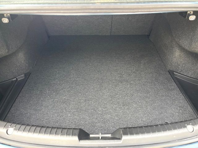 普段のお買い物や通勤、送迎等に十分な荷室スペースを確保しております。